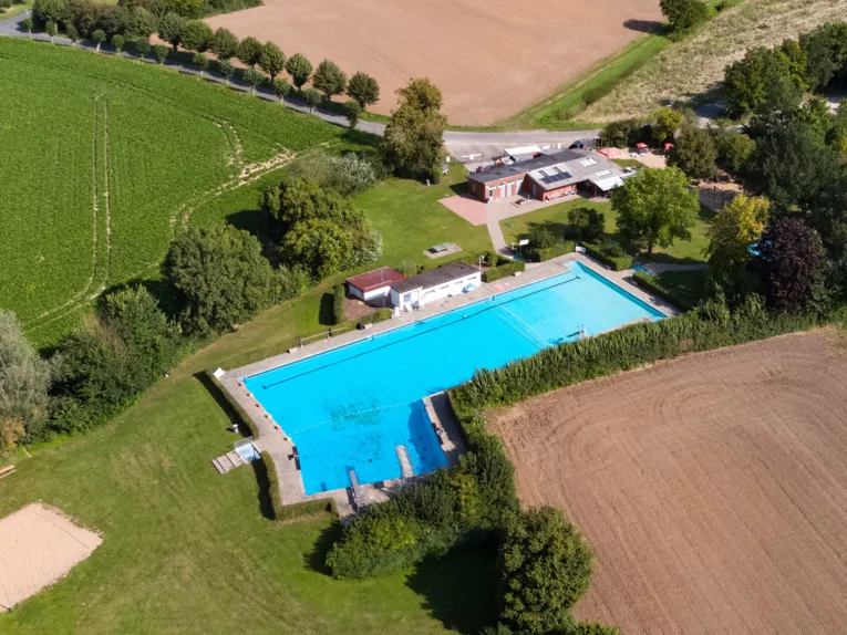Luftbild vom Freibad Eldagsen