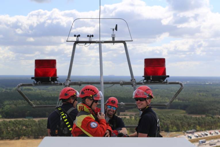 I soccorritori in quota dei vigili del fuoco di Hannover durante un'esercitazione.