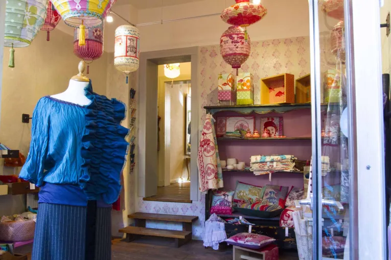Ms. Zimmer, Linden Textile Gallery