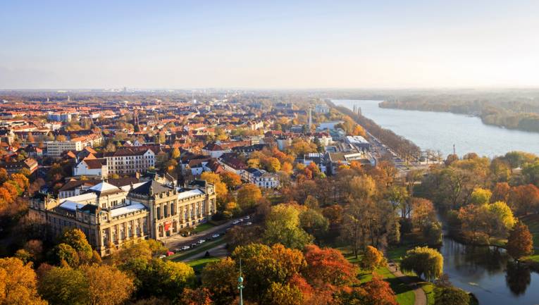 Herbstlicher Ausblick von der Rathauskuppel mit Landesmuseum