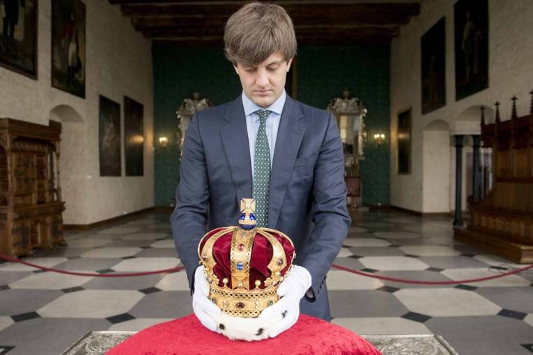 Präsentation der hannoverschen Königskrone