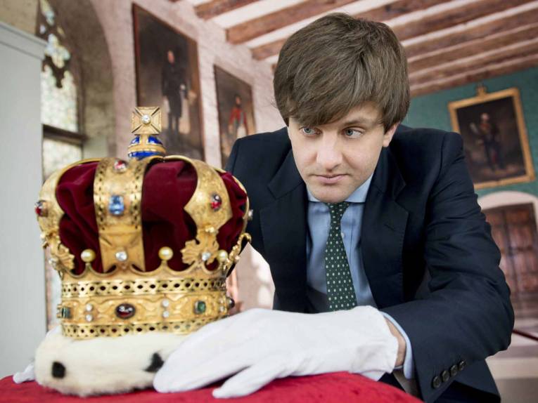 Präsentation der hannoverschen Königskrone