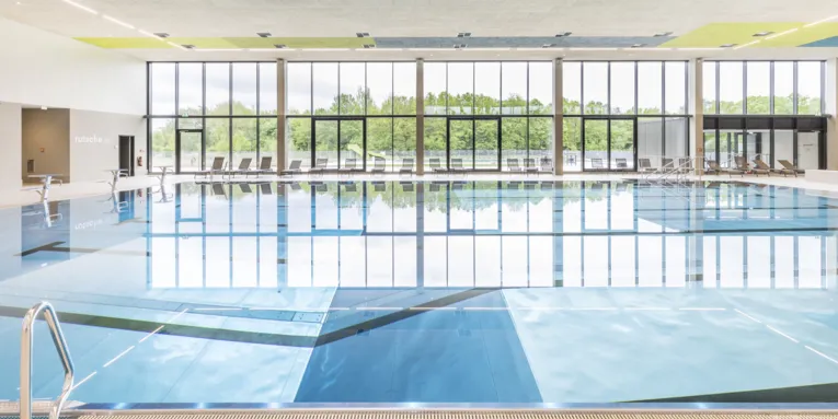 Schwimmbecken