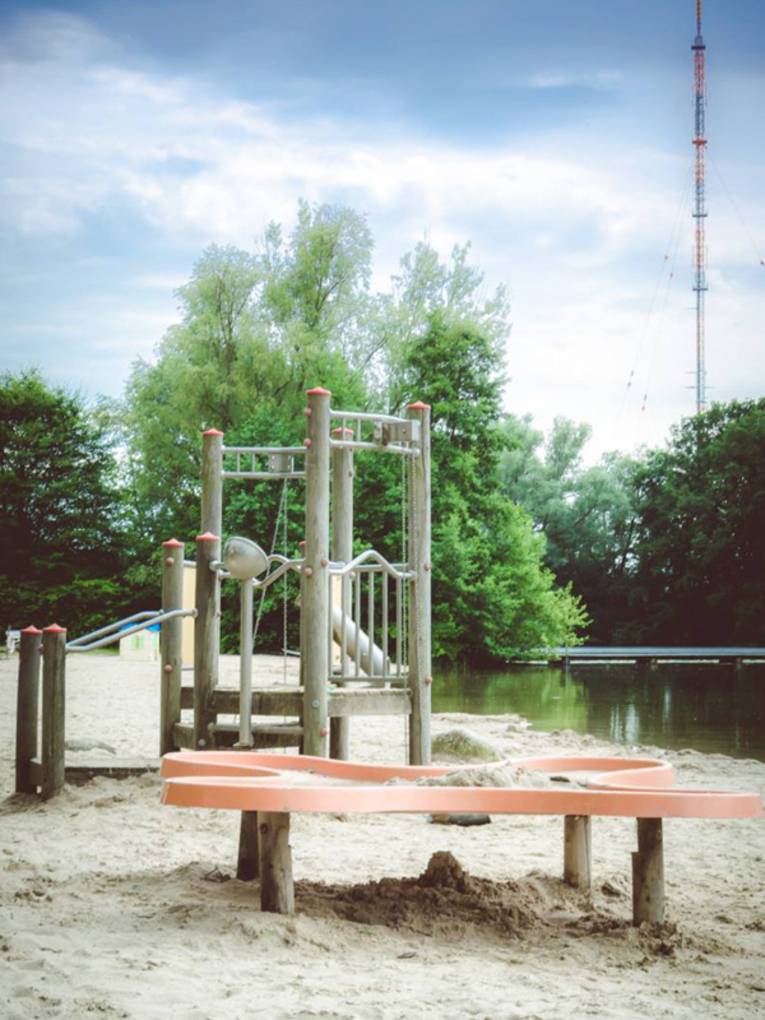 Klettergerüst im Strandbad Hemmingen