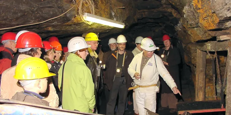 Menschen im Bergwerk