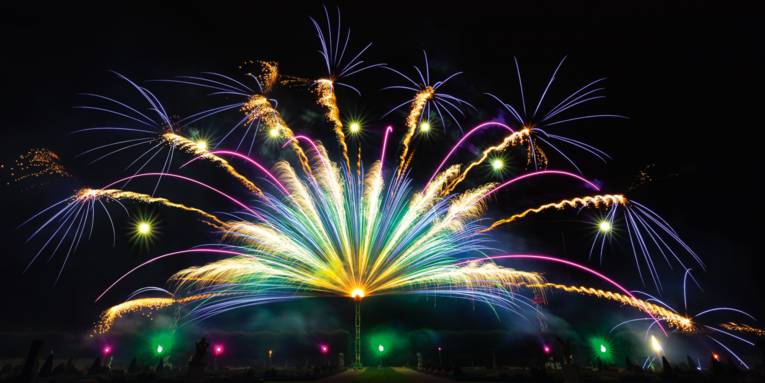 Freuen Sie sich auf ein einzigartiges Feuerwerk des asiatischen Teams in den Herrenhäuser Gärten.