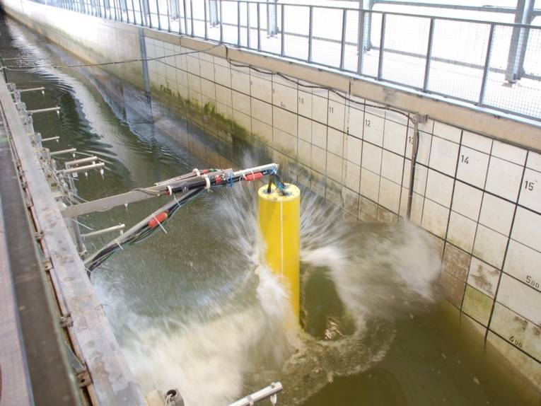 Wasserkanaltestanlage im Forschunszentrum Küste