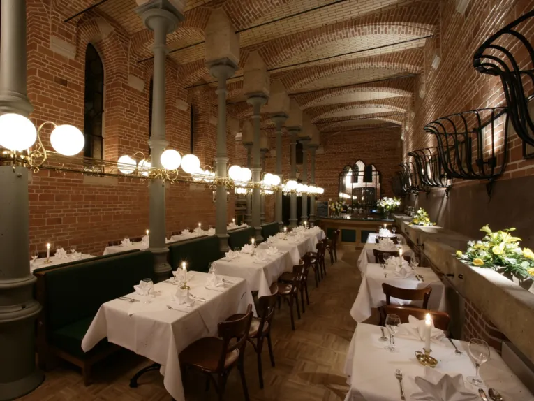 Eingedeckte Tische im Schlossrestaurant Marienburg