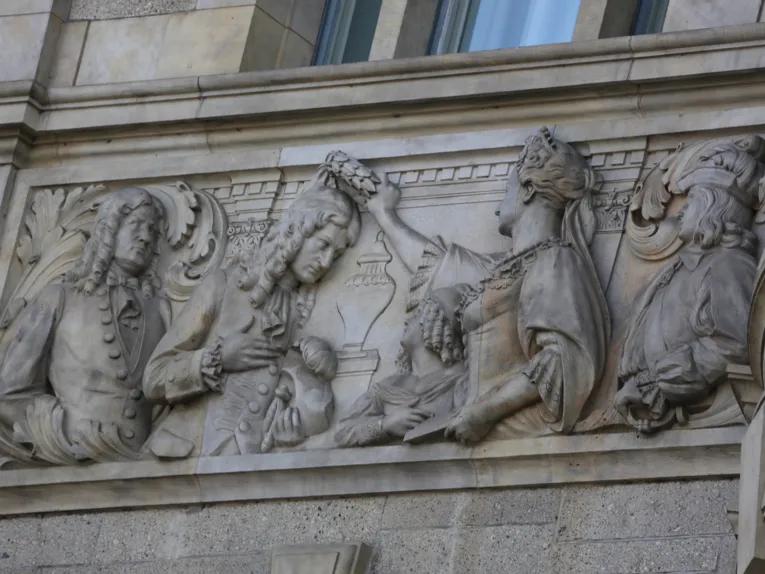 Fries am Neuen Rathaus