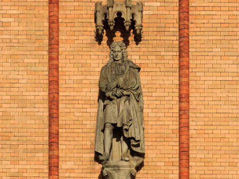 Leibniz-statyn vid Künstlerhaus