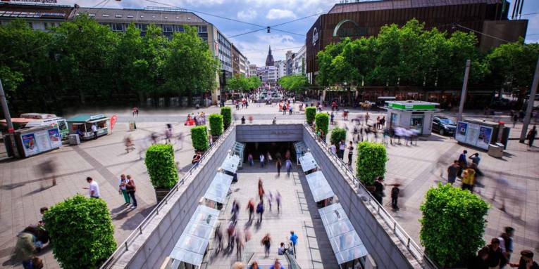 Niki de Saint Phalle Promenade / Innenstadt