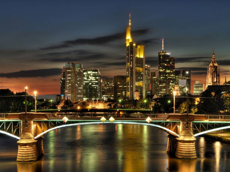 Frankfurter Skyline bei Nacht