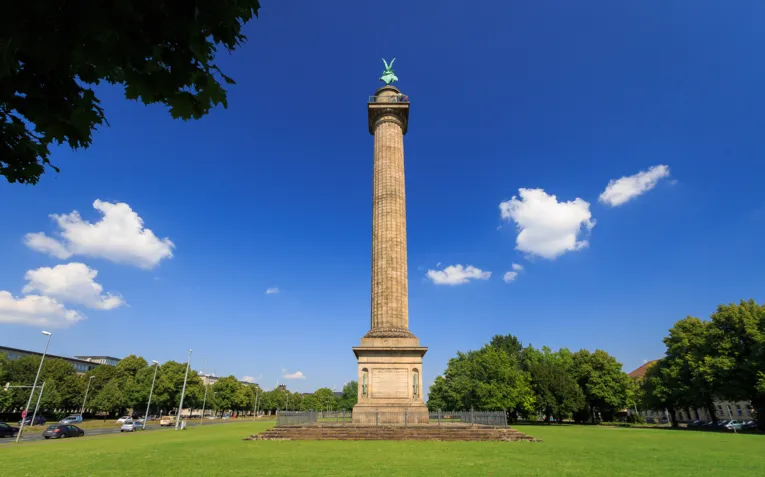 Columna de la Waterloo din Piața Waterloo.