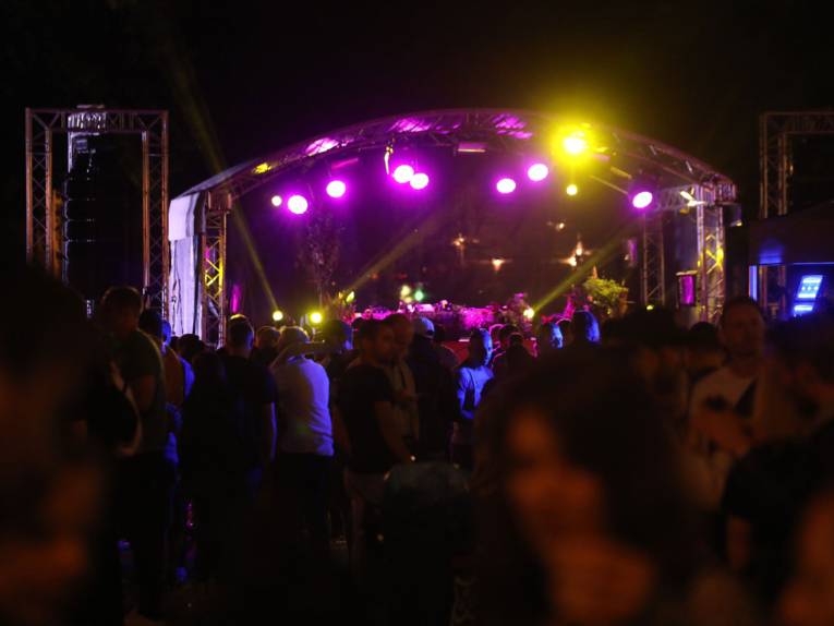 Die Goseriede verwandelt sich zur Fête in ein buntes Elektro-Festival. 