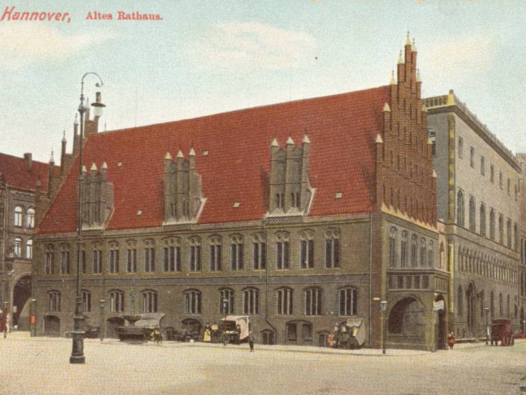Altes Rathaus. Kolorierte Foto-Postkarte, 1900-1919