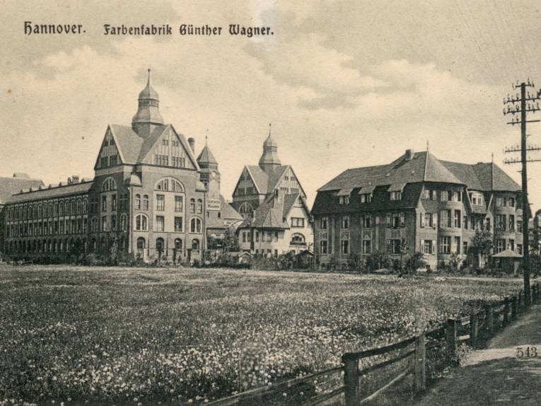 Foto-Postkarte. Hannover-List, Podbielskistraße. Farbenfabrik Günther Wagner ( Pelikan) 