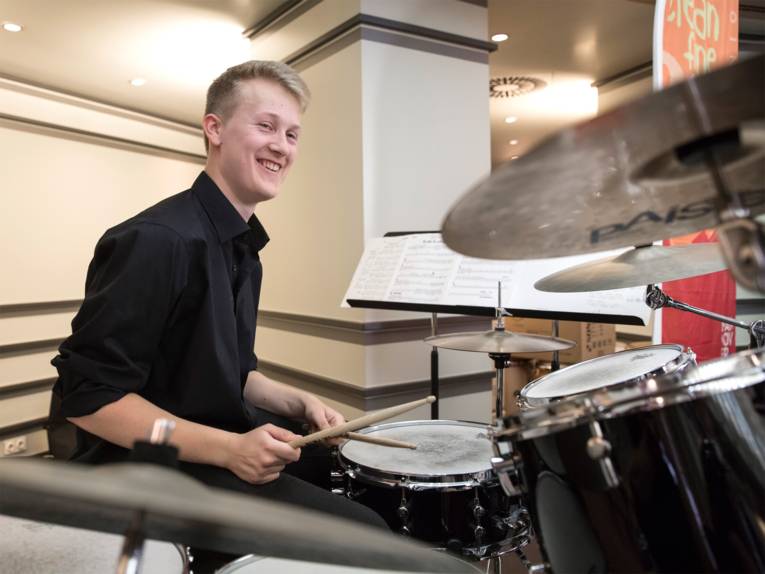 Schlagzeuger der Bigband der Musikschule “clean, fine & funky”