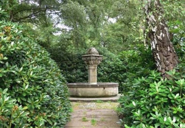 Fontana in un cimitero di Hannover