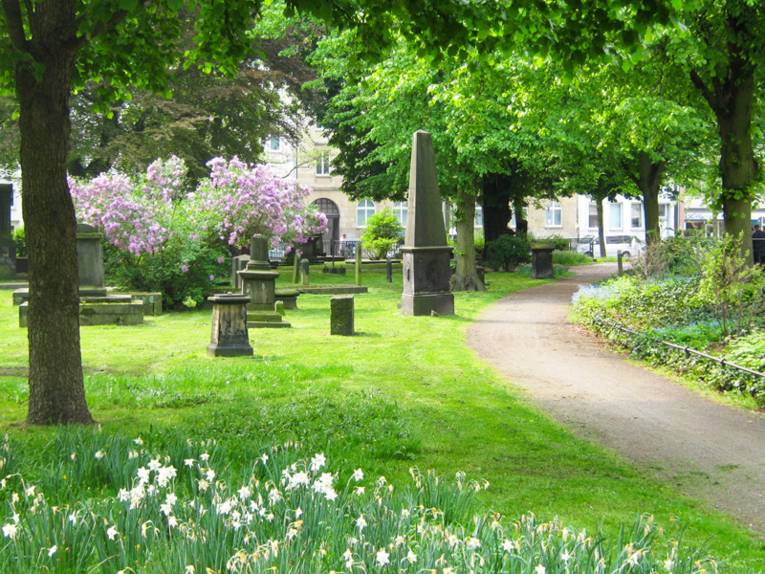 Lapidi nel cimitero-giardino