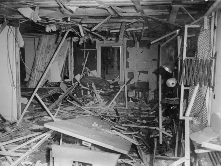 Hitler-Attentat am 20. Juli 1944. Führerhauptquartier "Wolfsschanze" bei Rastenburg, Ostpreußen: Inneres der zerstörten Lagerbaracke