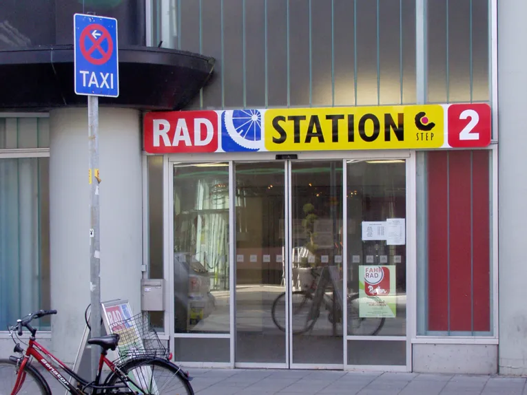 Pyöräasema 2 Rundestraßella