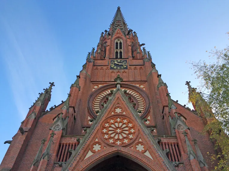 Utsikt over inngangspartiet til Christuskirche i Hannover