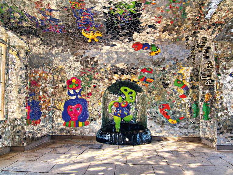 Die Niki de Saint Phalle Grotte.