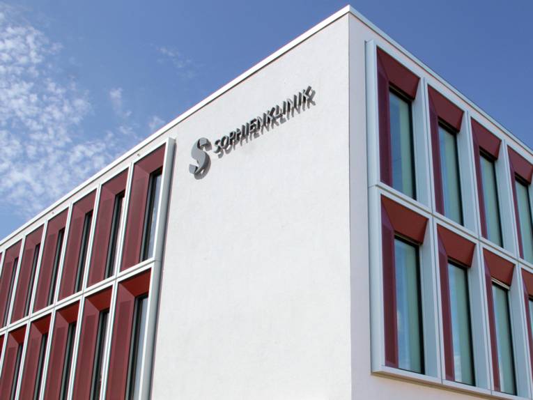 Teilansicht eines Gebäudes.