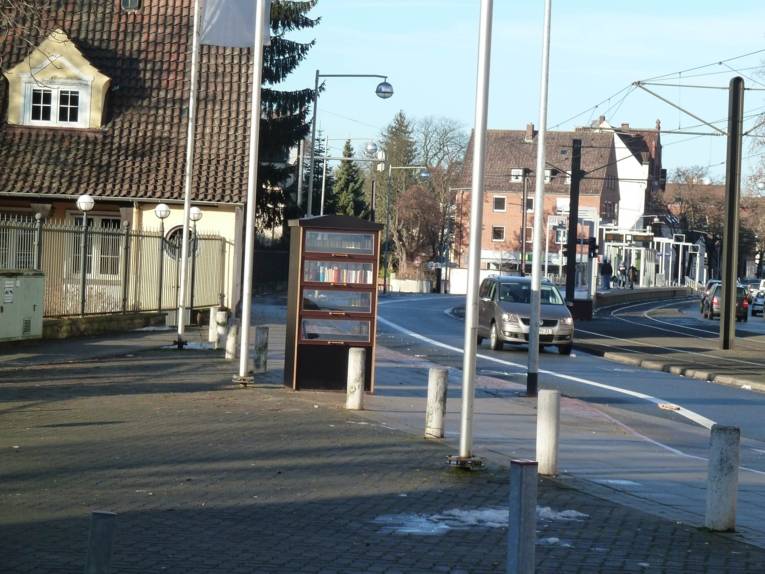 Ab sofort wartet der Schrank auf Leseratten!