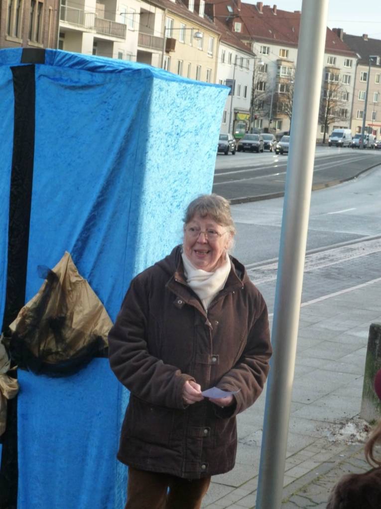 Frau Ursula Müller von der Bücherschrankinitiative Wülfel