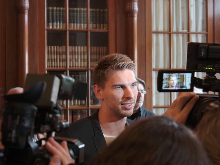 Ron-Robert Zieler im Presseinterview