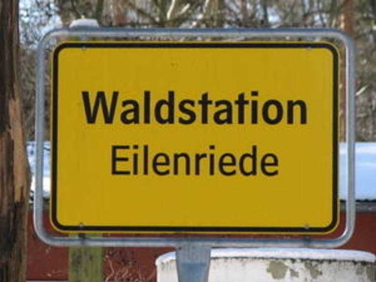 Ortseingangsschild der Waldstation Eilenriede