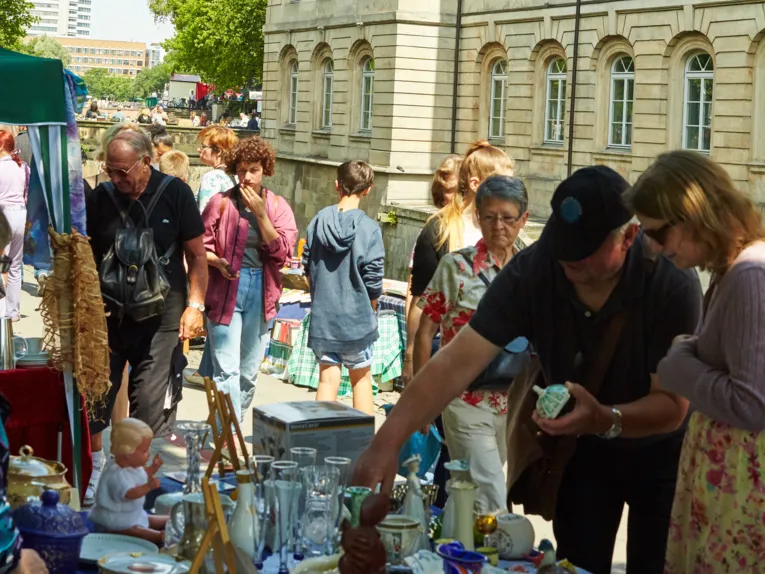 Altstadtfloh­markt am Leineschloss