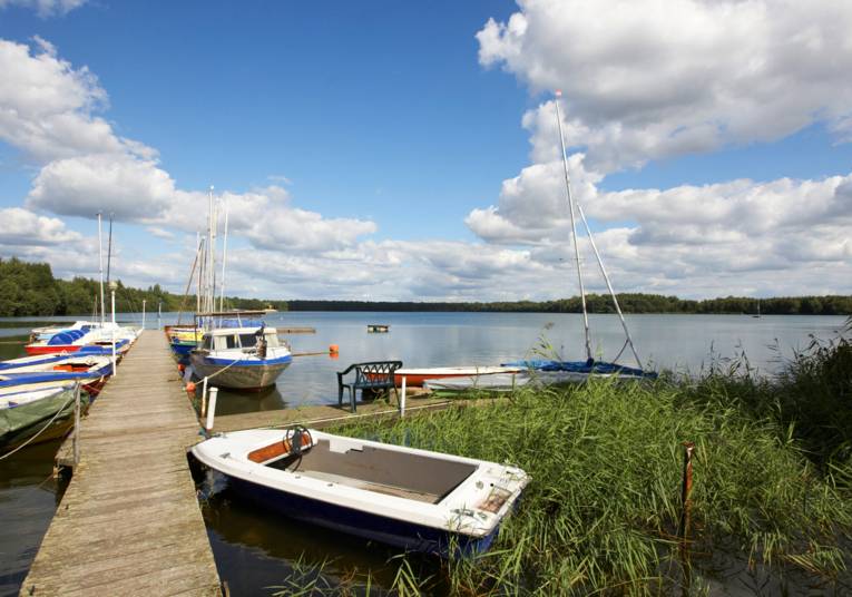 Boats at the landing stage at lake Altwarmbuechen