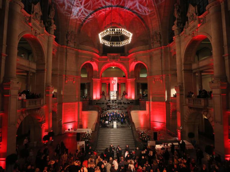 Die Hannover City Singers auf der Treppe in der Kuppelhalle