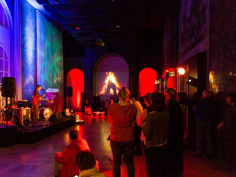 Ein Singer-Songwriter im Mosaiksaal