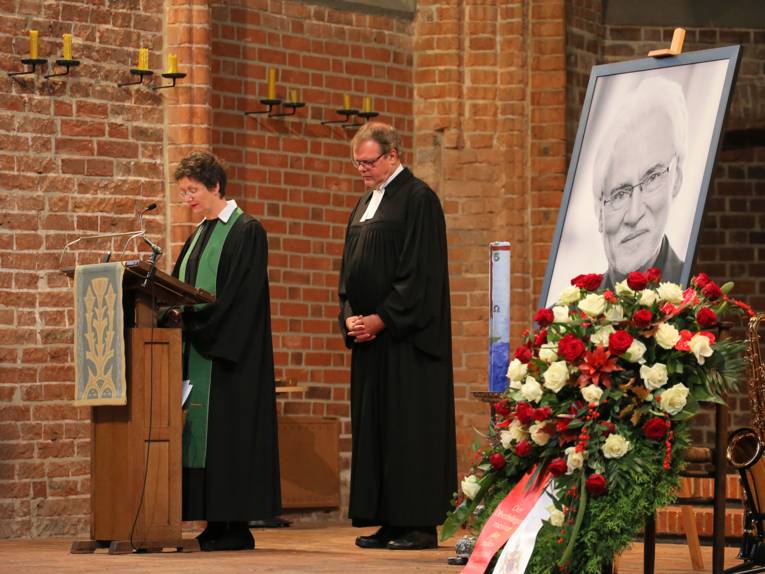Marktkirchenpastorin Hanna Kreisel-Liebermann und Stadtsuperintendent Hans-Martin Heinemann