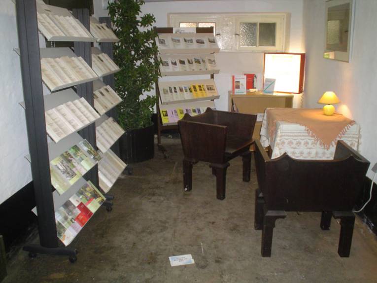 Leseecke mit Brosch&uuml;ren