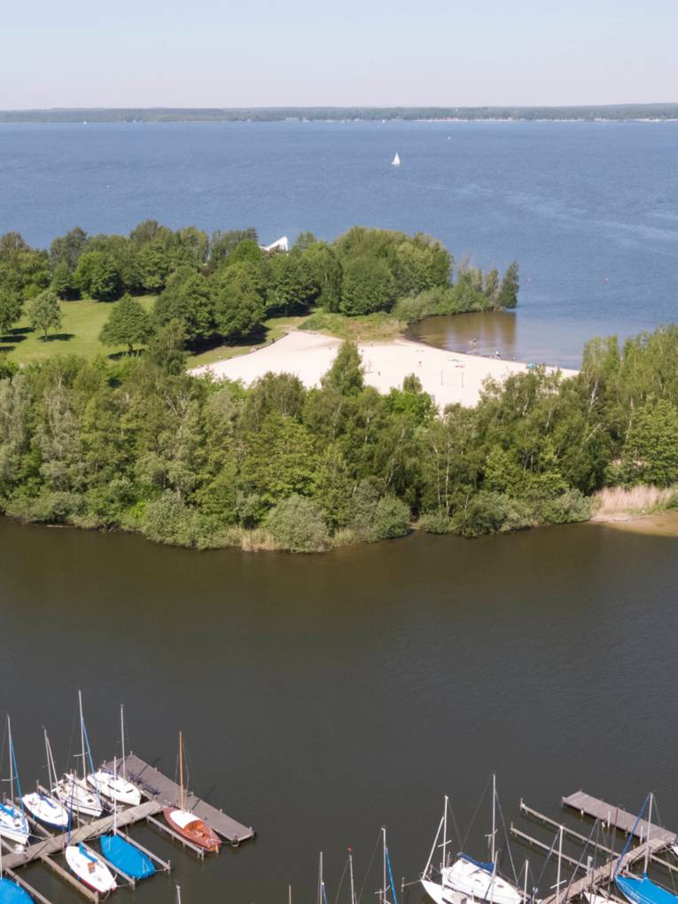 Blick aus der Luft auf die Badeinsel Steinhude