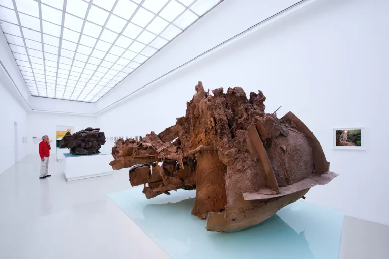 Menschen in Kunstausstellung